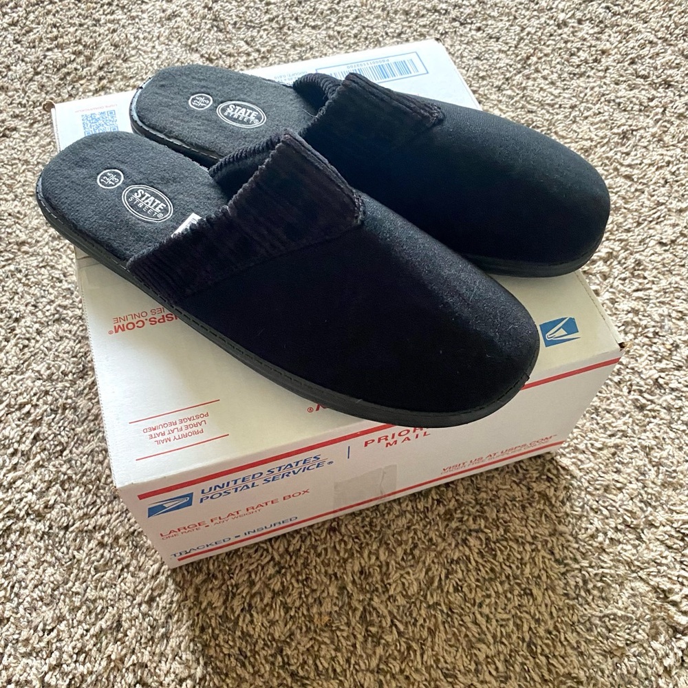 NWT-Women’s Black slip-ons